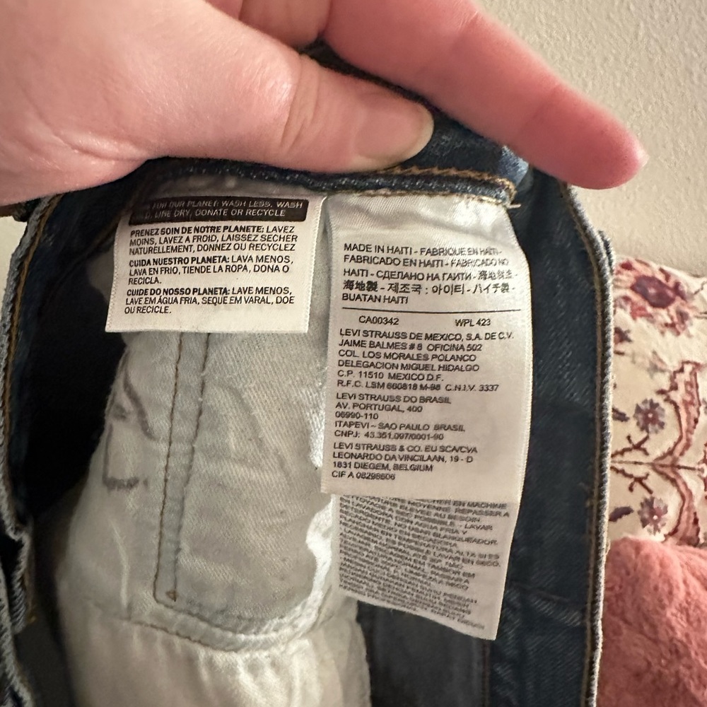Levi’s Jean Shorts - Picture 5 of 6